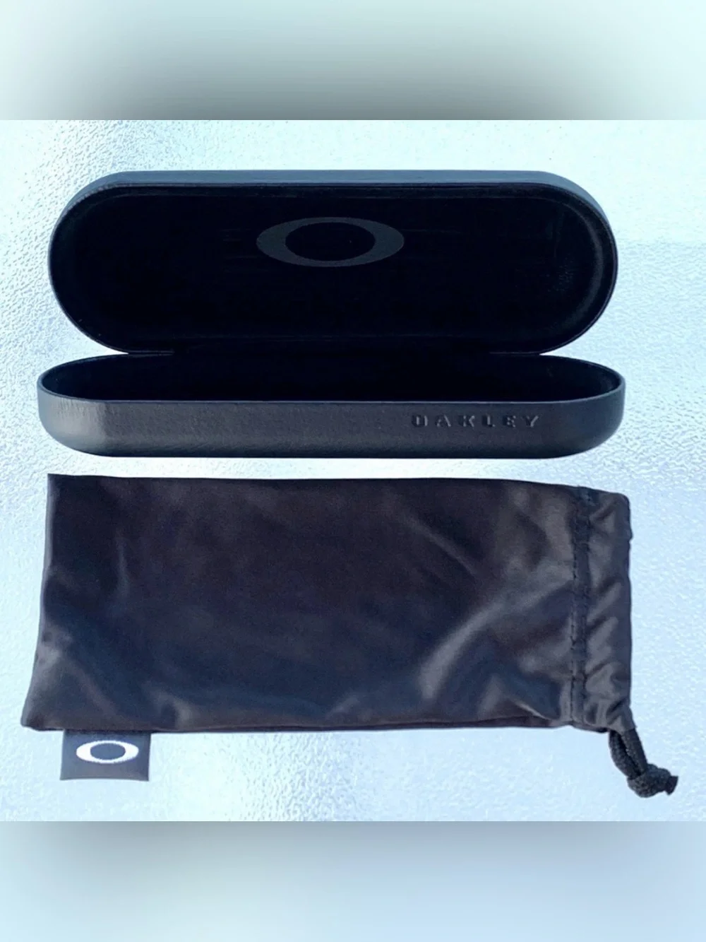 Oakley Smooth Black Eyeglasses/Sunglasses Case with Soft Pouch